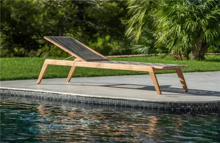 bain_soleil_bois_ritz_jati_kebon