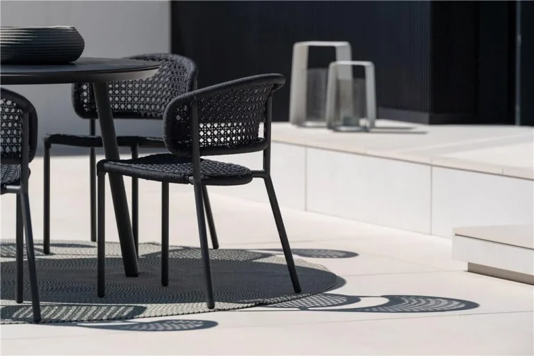 salon_jardin_chaise_repas_butterfly_gris_jati_kebon